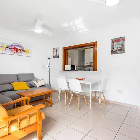 Seres 212 Los Cristianos (Tenerife)